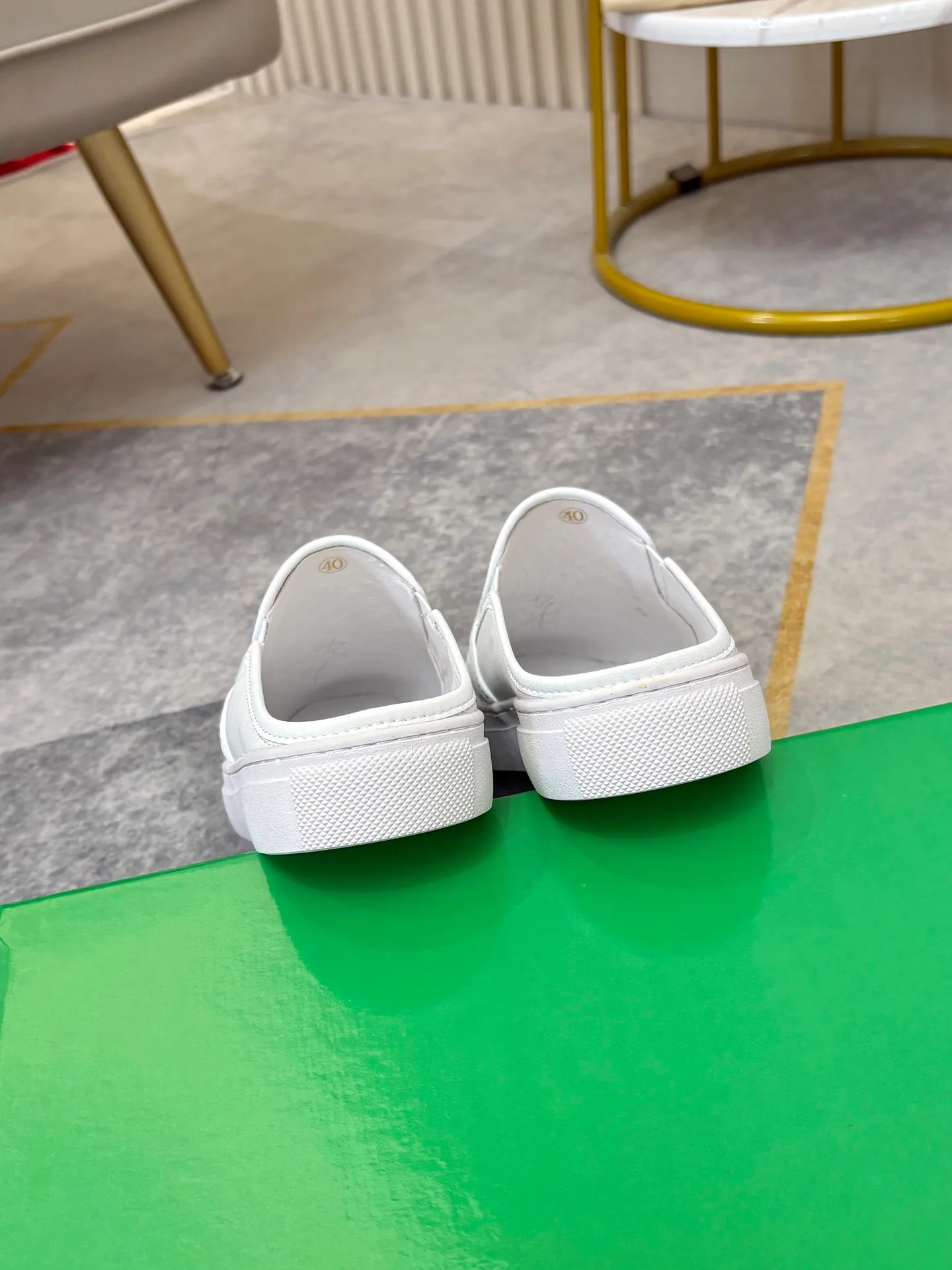 P380 BV men's casual half-drag👞. Handsome and versatile low-top shoes, woven cowhide upper, pigskin lining 🌺🌺perfect shoe last, 🌲🌲fashionable and handsome, comfortable on the feet, 🚗🚗wear-resistant and non-slip rubber outsole. Code number: 38-44. 45 is custom-made and cannot be returned or exchanged